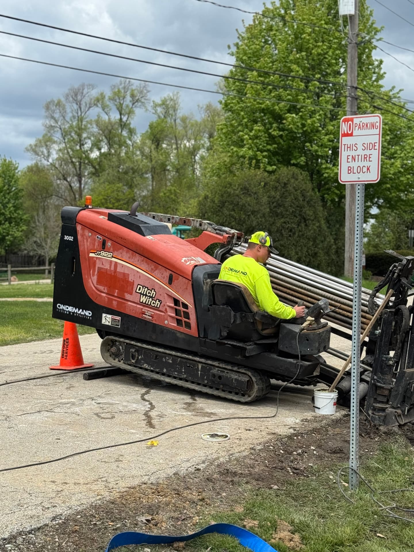 Ditch Witch JT922 directional drill operating on street